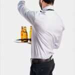 Bierflaschen Etiketten Vorlage Kostenlos Hübsch Kellner Mit Bierflaschen Auf Dem Tablett Nach Hinten