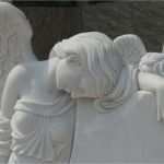 Grabstein Vorlage Einzigartig Engel Lehnt Am Grabstein Exklusive Gartenobjekte