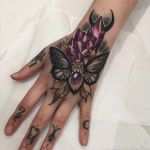 Hand Tattoos Vorlagen Wunderbar Moth & Crystals Hand Tattoo Tattoo