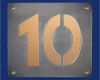 Hausnummer Vorlage Zum Ausdrucken Bewundernswert Hausnummer 10 Aus Aluminium Mit Farbigem Hintergrund