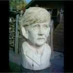 Holzfiguren Für Den Garten Vorlagen Einzigartig Kanzlerin Aus Holz Geschnitzt