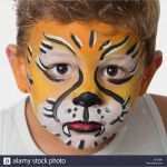 Kinderschminken Vorlagen Download Erstaunlich Schöne Junge Kind Mit Kinderschminken Ein Tiger Oder Ein