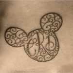 Mickey Mouse Tattoo Vorlage Erstaunlich Black ornaments with Mickey Mouse Tattoo On Arm