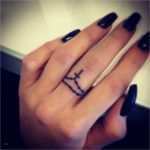 Nail Tattoos Vorlagen Wunderbar Rosary Finger Tattoo with Long Black Gel Nails Elegant