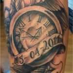 Pergamentrolle Vorlage Inspiration Oldschool Schwarze Denkmal Uhr Tattoo Am Unterarm Mit