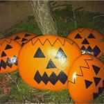 Steine Bemalen Vorlagen Genial Große Steine Wie orangenfarbene Halloween Kürbisse Bemalt