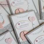 Taufheft Kirche Vorlage Erstaunlich Einladung Taufe & Erster Geburtstag – Paperlovedesign