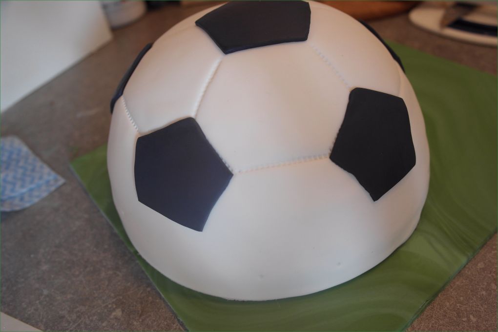 Fussball Fondant Vorlage Cool Fondant Fussball Anleitung Ladyapplepie