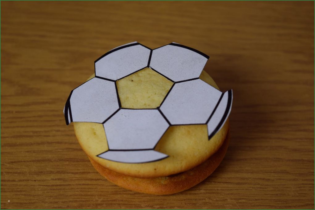 Fussball Fondant Vorlage Schönste Törtchenbäckerei Backen Verzieren Und Genießen Fußball